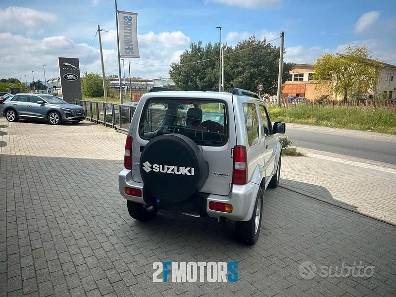 Usata Suzuki Jimny 86 CV (63 kW) 2014 Grigio SUV