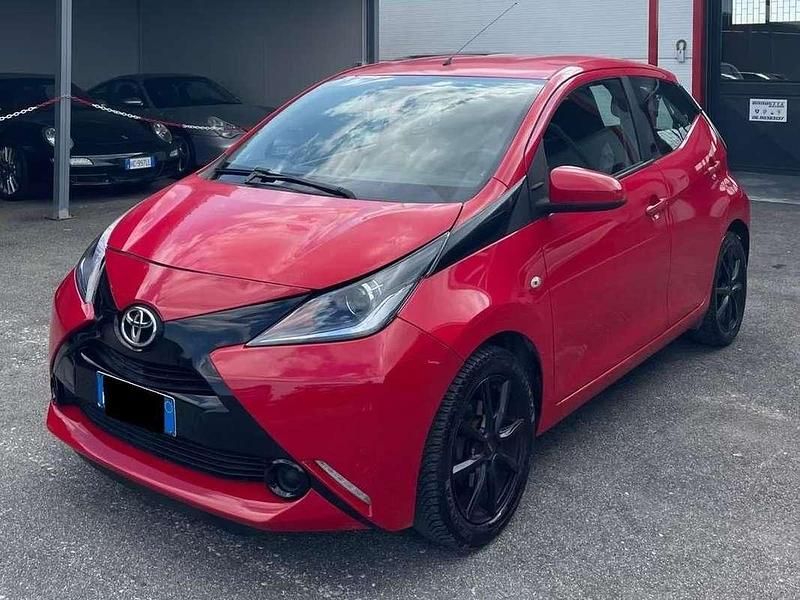 Begagnad Toyota Aygo 68 HK (50 kW) 2005 Röd Halvkombi