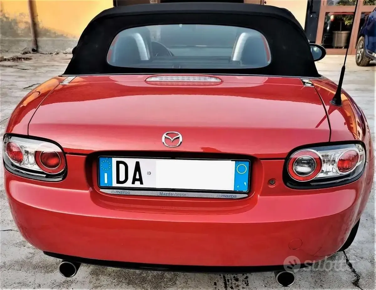 Usata Mazda MX5 160 CV (117 kW) 2006 Rosso Cabrio