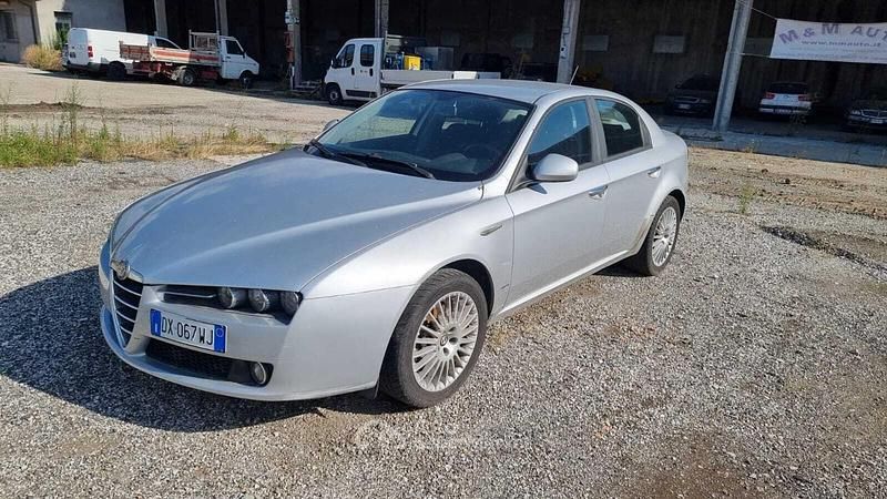 Usata Alfa Romeo 159 140 CV (102 kW) 2009 Argento Berlina