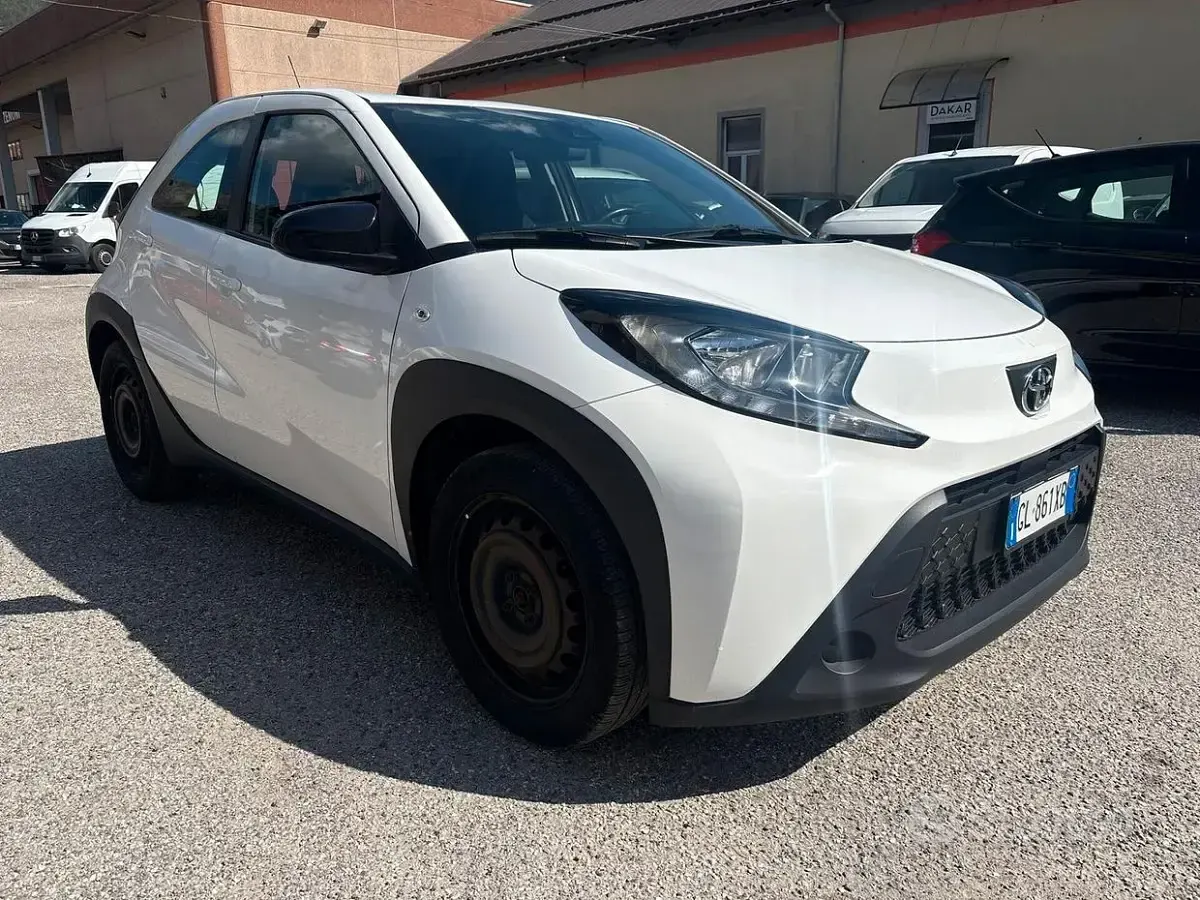 Usata Toyota Aygo X Active 72 CV (52 kW) 2022 Bianco SUV