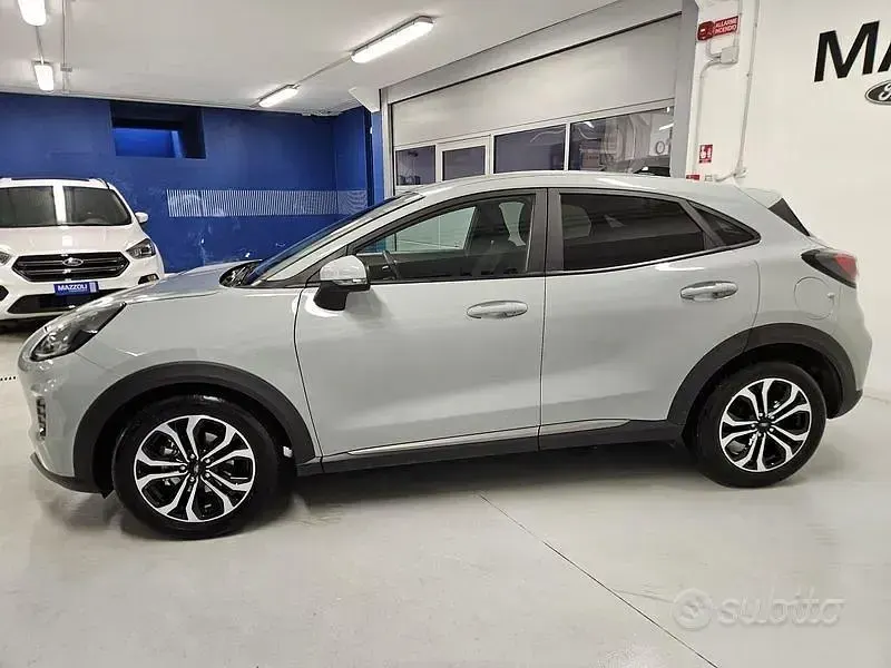 Usata Ford Puma Titanium 125 CV (91 kW) 2025 Cactus grey SUV