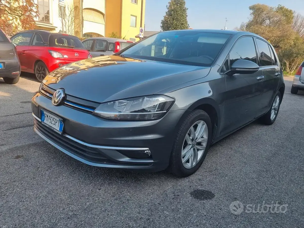 Usata VW Golf VII Highline 110 CV (80 kW) 2018 Grigio Berlina