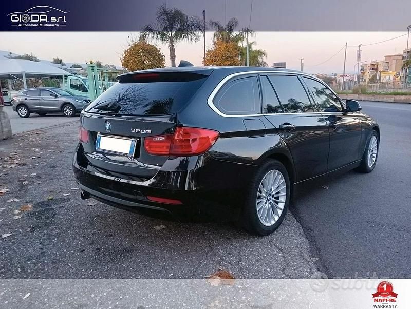 Usata BMW 318 Luxury Line 142 CV (104 kW) 2014 Nero Station wagon