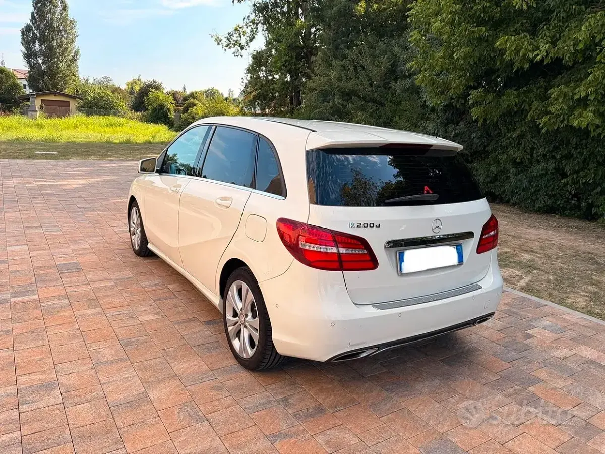 Usata Mercedes B200 136 CV (100 kW) 2017 Bianco Utilitaria