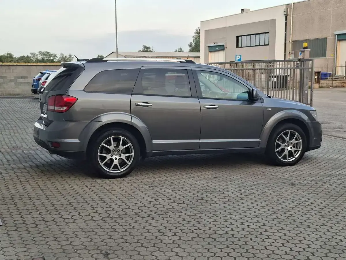 Usata Fiat Freemont Lounge 170 CV (125 kW) 2013 Grigio SUV