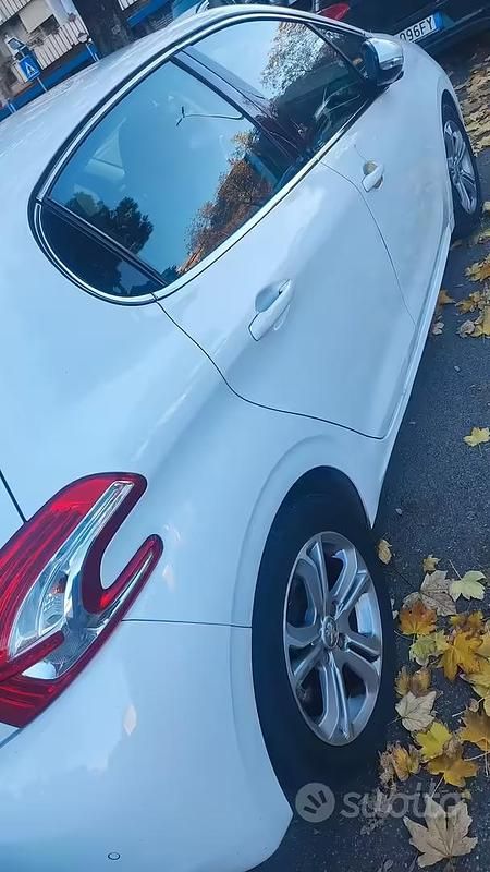 Usata Peugeot 208 Allure 92 CV (67 kW) 2013 Bianco Utilitaria