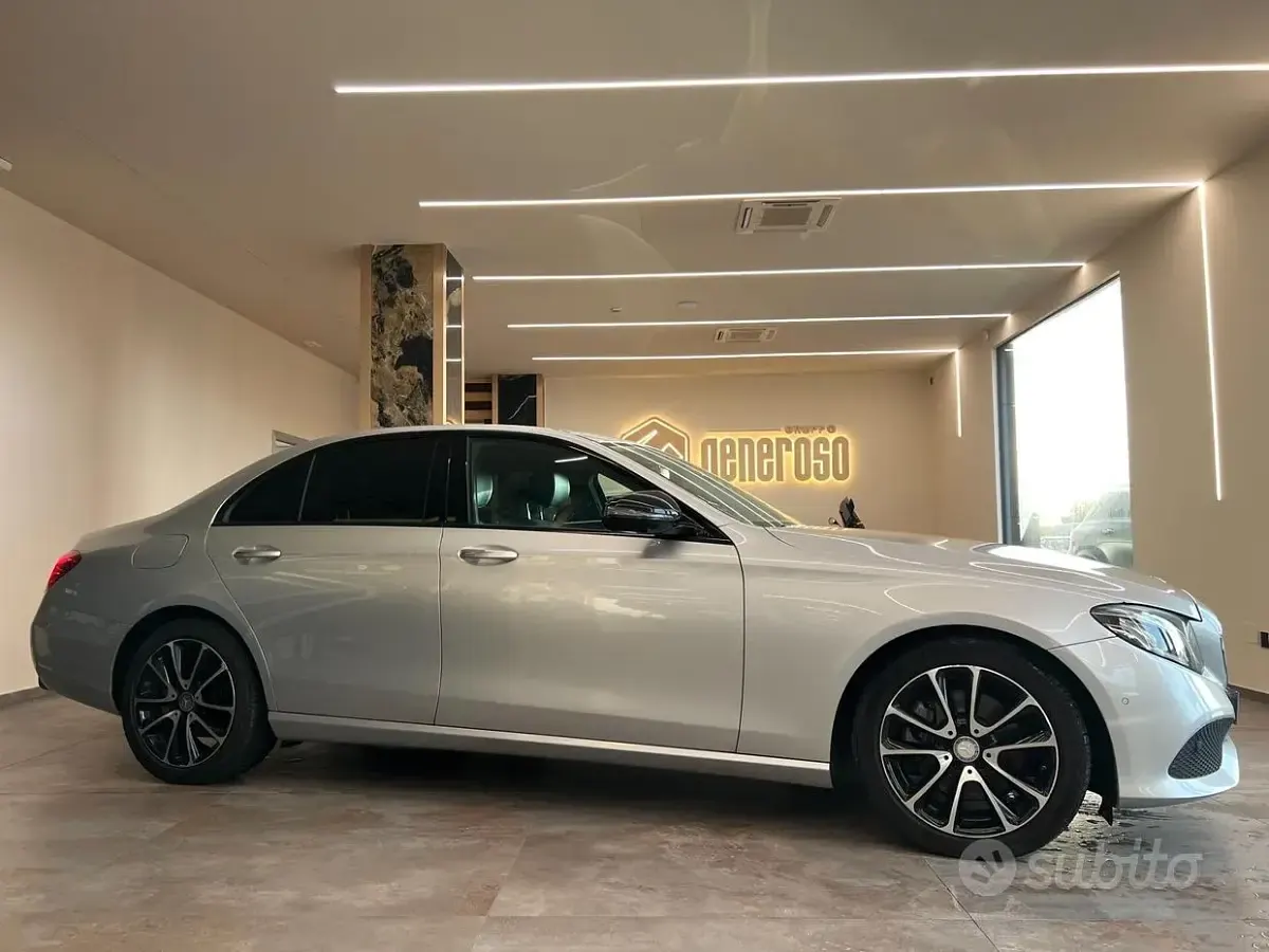 Usata Mercedes E220 Premium Plus 194 CV (142 kW) 2017 Grigio Berlina