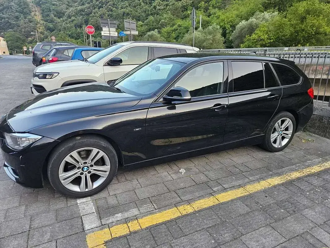 Usata BMW 316 Sport Line 116 CV (85 kW) 2012 Nero Station wagon