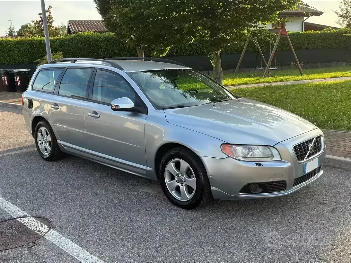 Usata Volvo V70 Summum 185 CV (136 kW) 2008 Grigio Station wagon