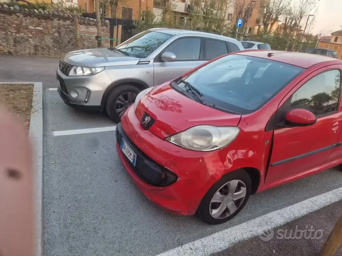 Usata Peugeot 107 68 CV (50 kW) 2006 Rosso Utilitaria