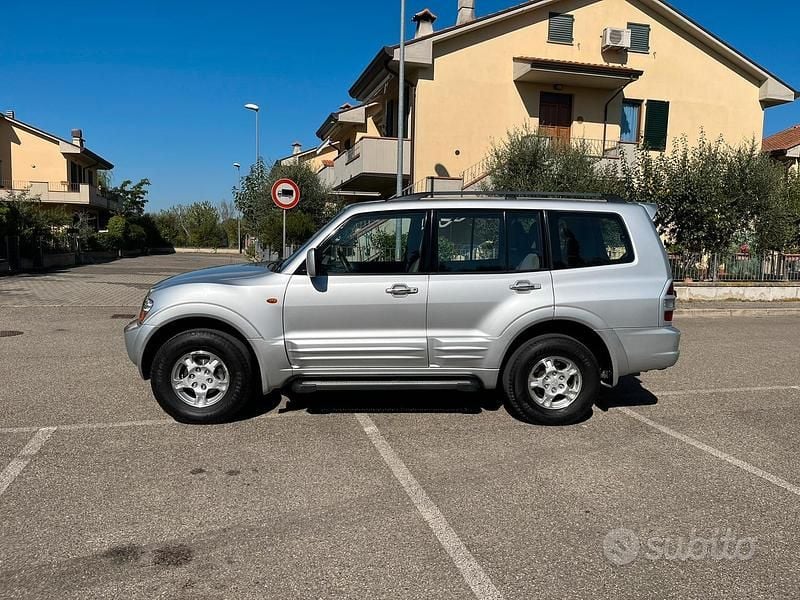 Grigio Usata 2002 Mitsubishi Pajero SUV | 10.500 € (Buon prezzo) - Immagine 1/4