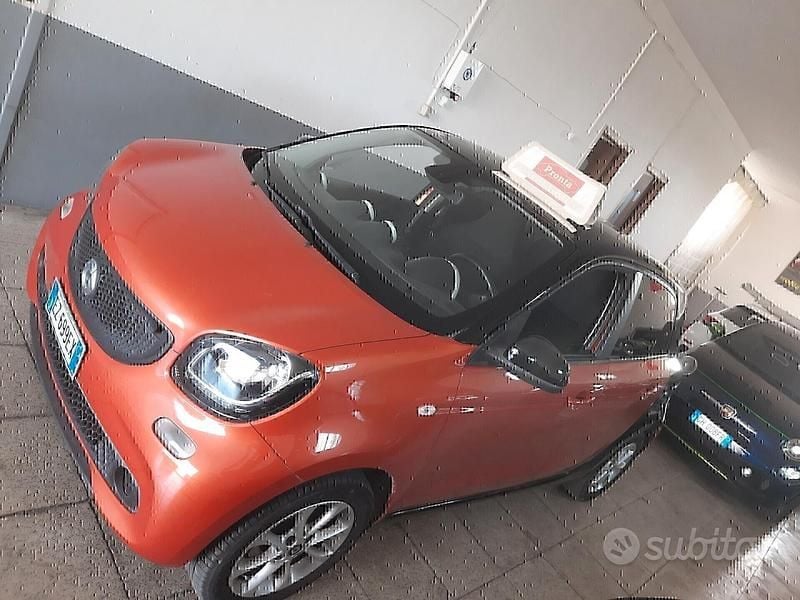 Arancione Usata 2015 Smart ForFour Utilitaria | 7200 € (Super prezzo) - Immagine 1/4