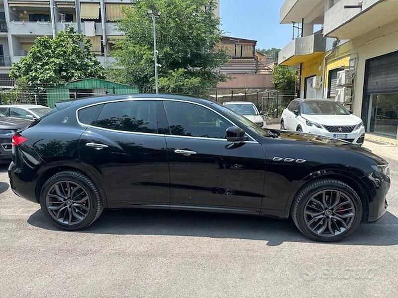 Usata Maserati Levante 250 CV (183 kW) 2020 Nero SUV