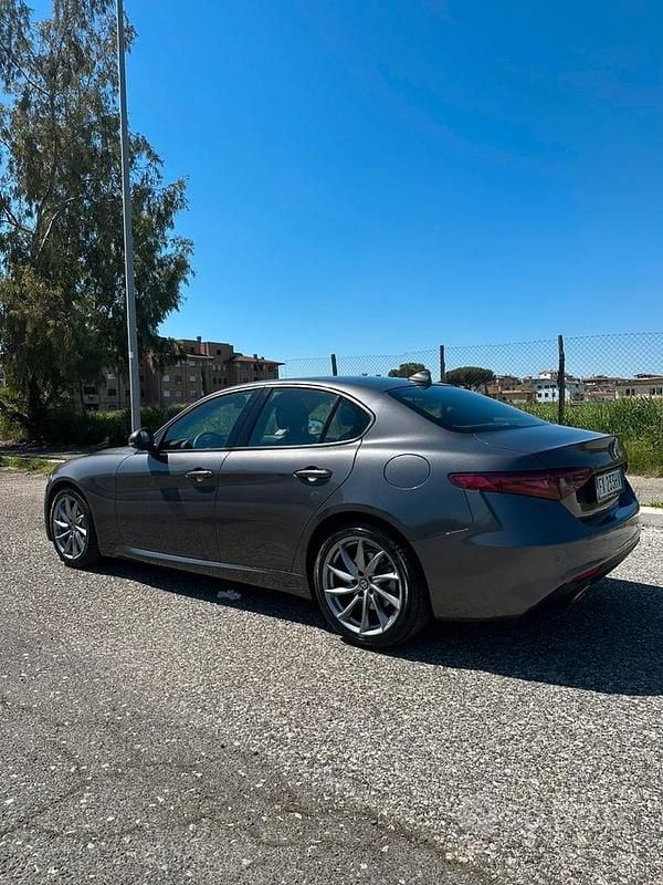 Usata Alfa Romeo Giulia Super 160 CV (117 kW) 2019 Grigio Berlina