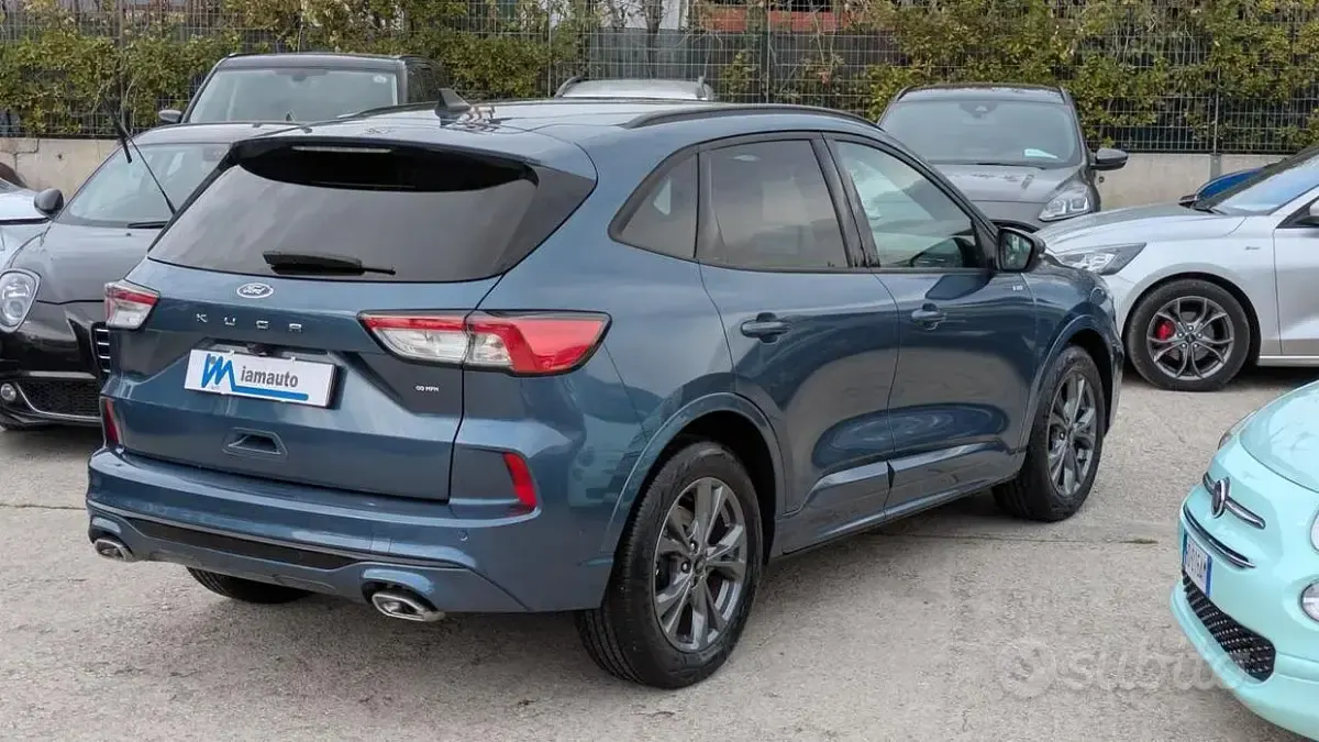 Usata Ford Kuga 120 CV (88 kW) 2023 Blu SUV