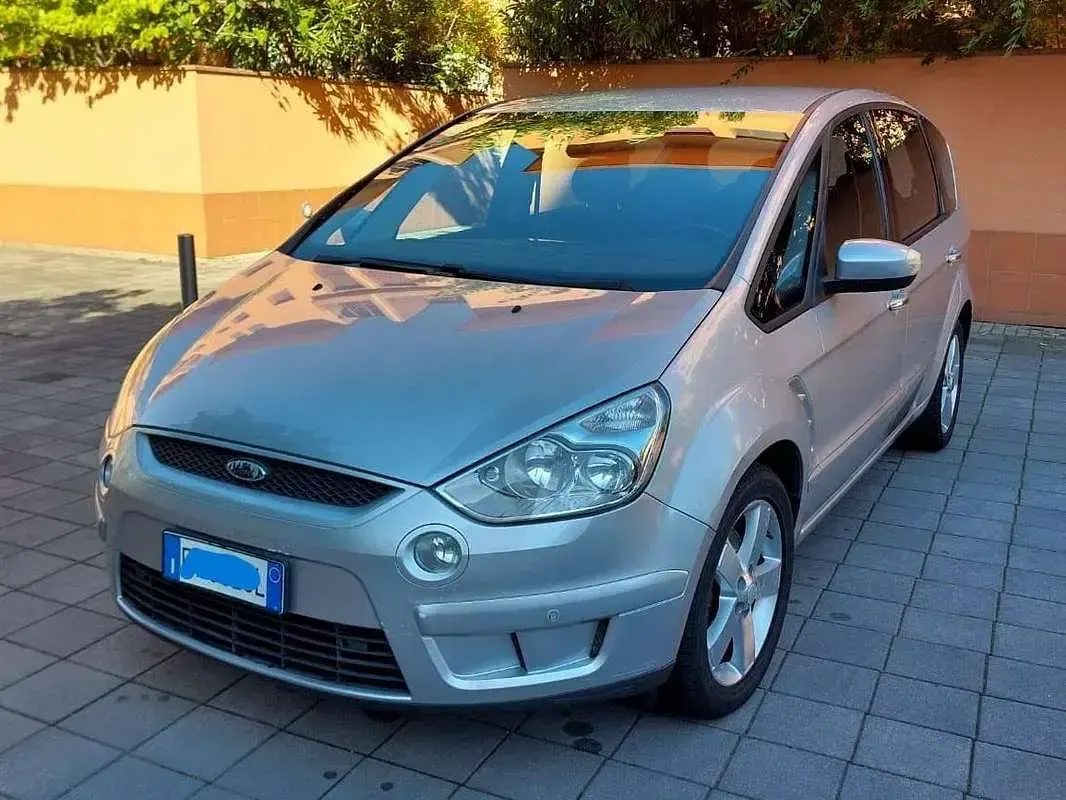 Usata Ford S-MAX S 140 CV (102 kW) 2010 Argento Monovolume