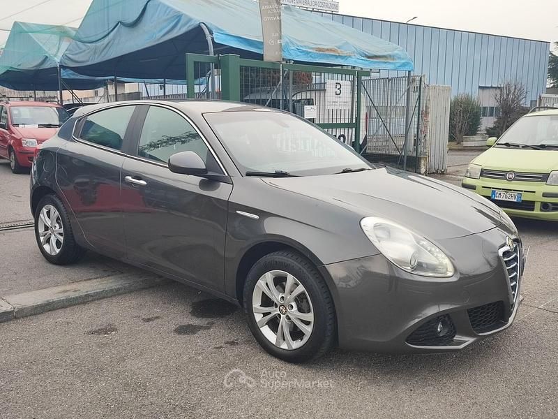 Usata Alfa Romeo Giulietta Distinctive 120 CV (88 kW) 2011 Grigio Berlina