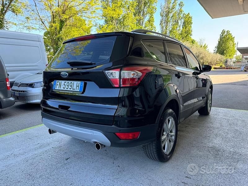 Usata Ford Kuga Titanium 120 CV (88 kW) 2018 Nero SUV