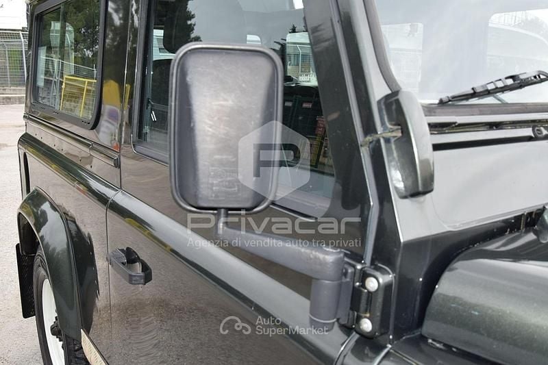 Usata Land Rover Defender S 122 CV (89 kW) 2008 Verde Station wagon