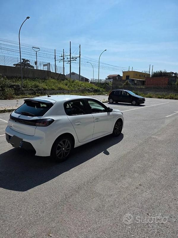 Usata Peugeot 208 75 CV (55 kW) 2022 Bianco Utilitaria