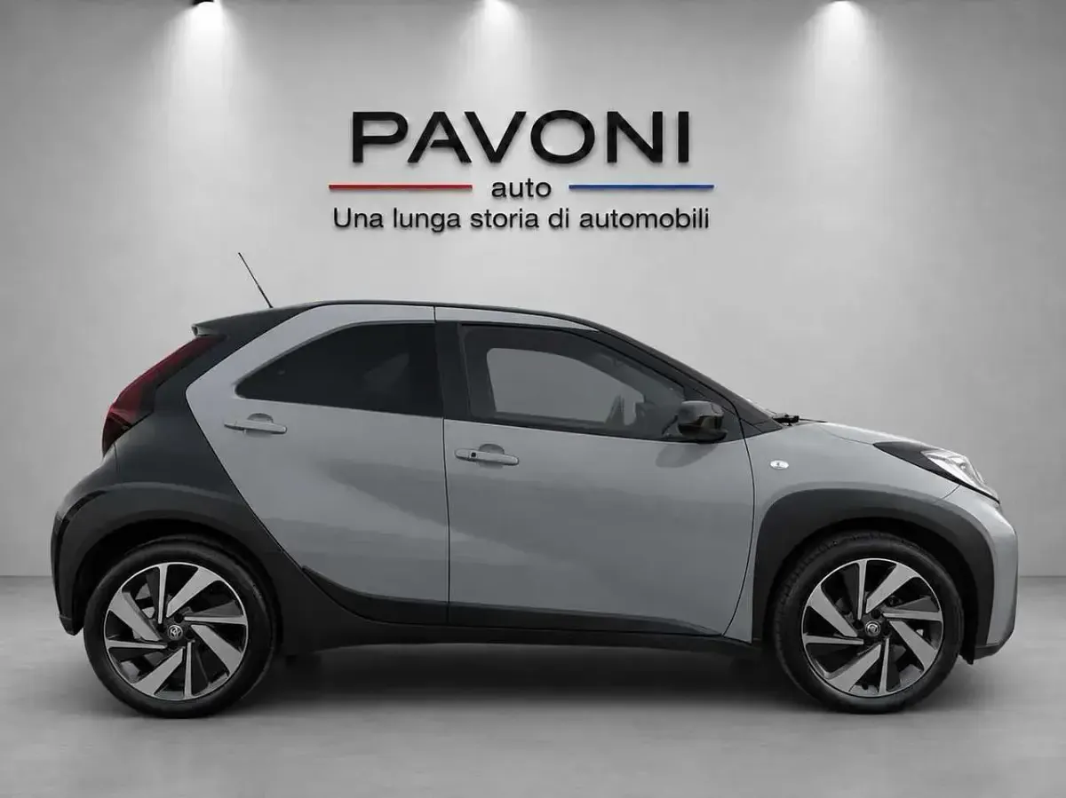 Usata Toyota Aygo X Lounge 72 CV (52 kW) 2024 Grigio SUV