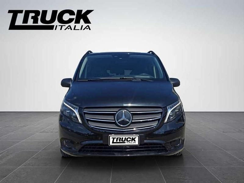 Usata Mercedes Vito 190 CV (139 kW) 2023 Nero metallizzato Furgone