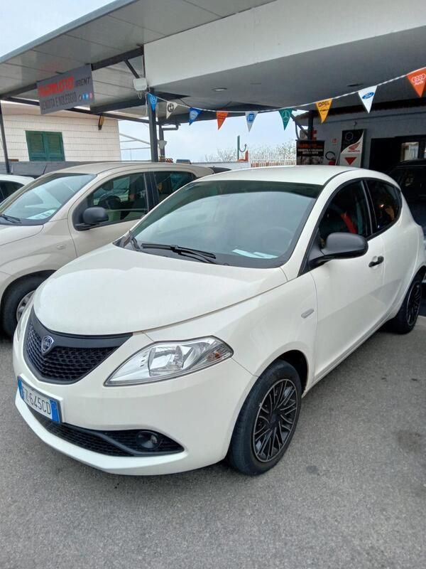 Bianco Usata 2019 Lancia Ypsilon Due volumi | 11.699 € (Cara) - Immagine 1/4