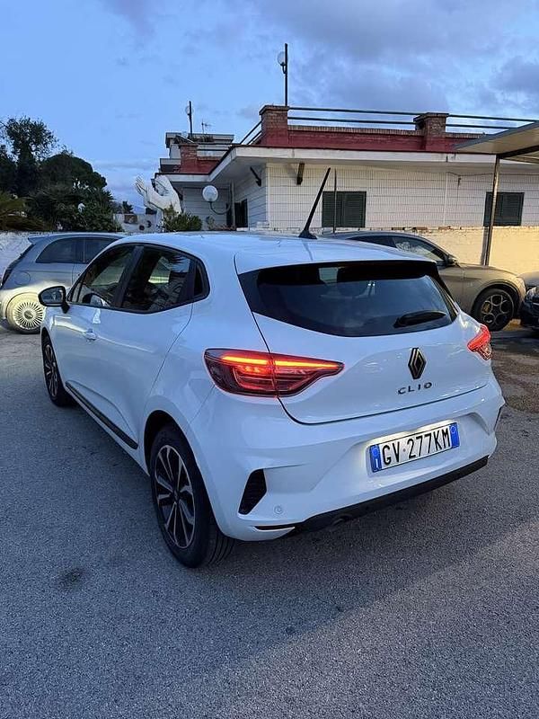 Usado Renault Clio V Evolution 101 HP (74 kW) 2024 Other Sedan