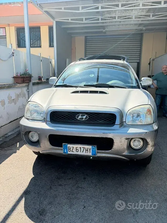 Usata Hyundai Santa Fe 112 CV (82 kW) 2002 Grigio SUV