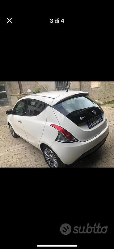 Usata Lancia Ypsilon 2011 Bianco Utilitaria