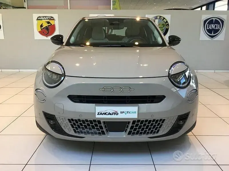 Nuova Fiat 600 Icon 101 CV (74 kW) 2026 Beige SUV