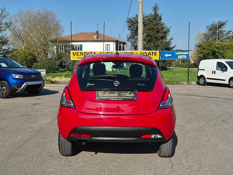 Usata Lancia Ypsilon Silver 70 CV (51 kW) 2023 Rosso pastello Utilitaria