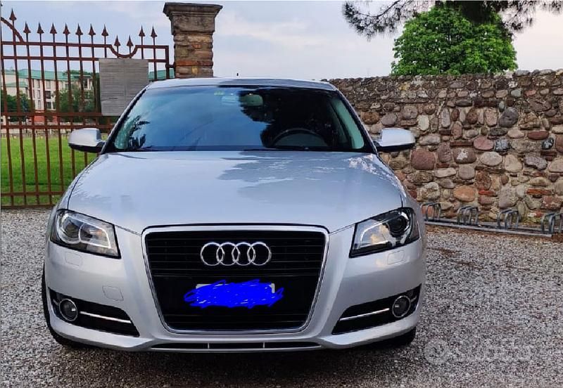 Grigio Usata 2011 Audi A3 Tre volumi | 4800 € (Ottimo prezzo) - Immagine 1/4