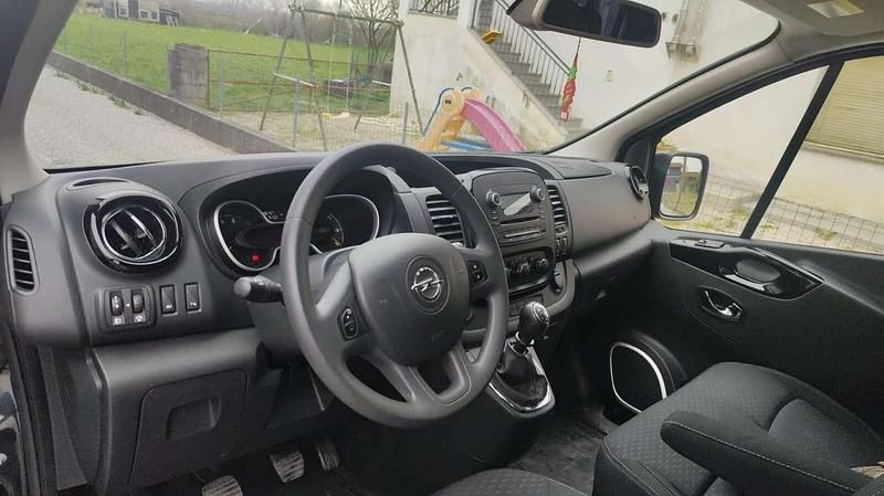 Usata Opel Vivaro S 125 CV (91 kW) 2016 Nero Monovolume
