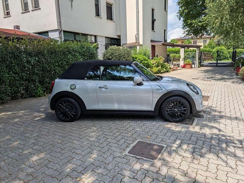 Usata Mini Cooper S Cabriolet Hype 192 CV (141 kW) 2020 White silver Cabrio