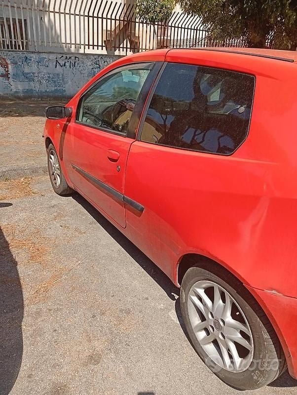 Usata Fiat Punto 69 CV (50 kW) 2006 Utilitaria