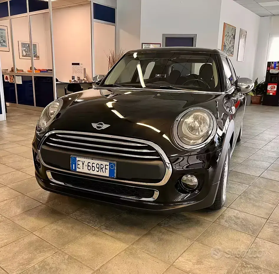 Usata Mini ONE 102 CV (75 kW) 2015 Nero Utilitaria