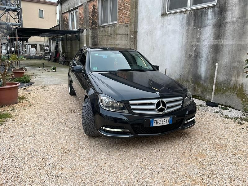 Usata Mercedes C200 Elegance 136 CV (100 kW) 2012 Nero Berlina