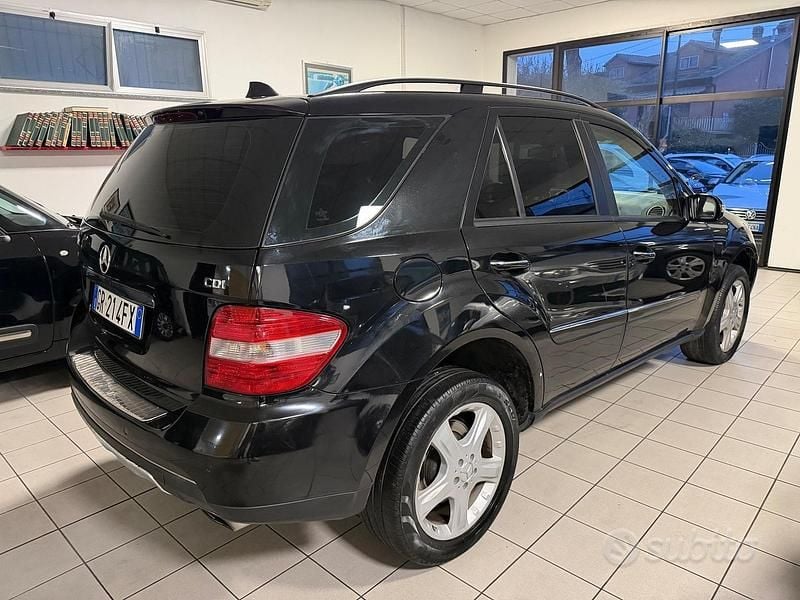 Usata Mercedes ML320 224 CV (164 kW) 2007 Nero SUV