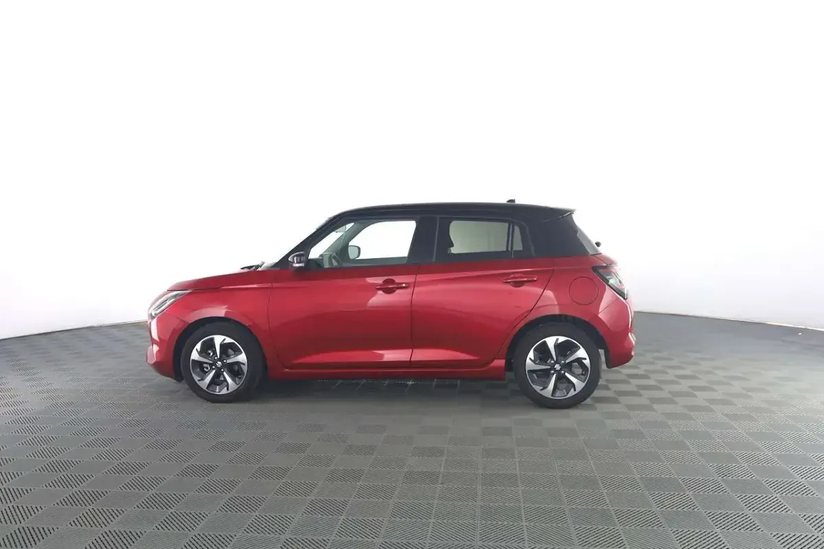 Usata Suzuki Swift 83 CV (61 kW) 2025 Rosso cordoba Utilitaria