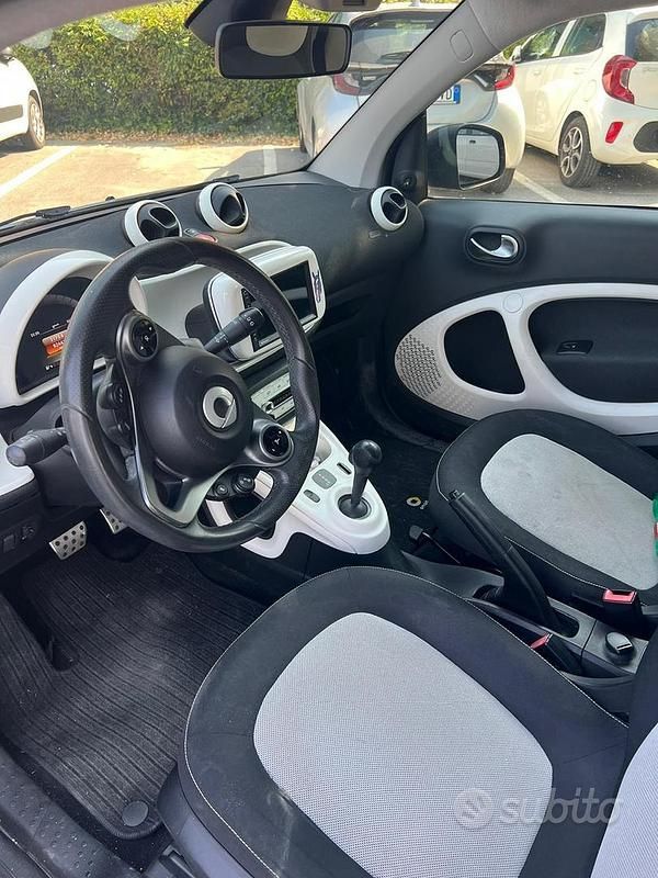 Usata Smart ForTwo Coupé 90 CV (66 kW) 2016 Utilitaria