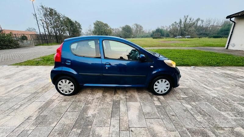 Usata Peugeot 107 68 CV (50 kW) 2006 Blu Utilitaria