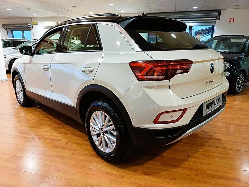 Usata VW T-Roc Life 110 CV (80 kW) 2024 Beige SUV