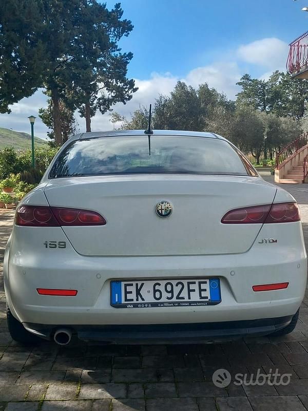 Usata Alfa Romeo 159 Progression 136 CV (100 kW) 2011 Bianco Berlina
