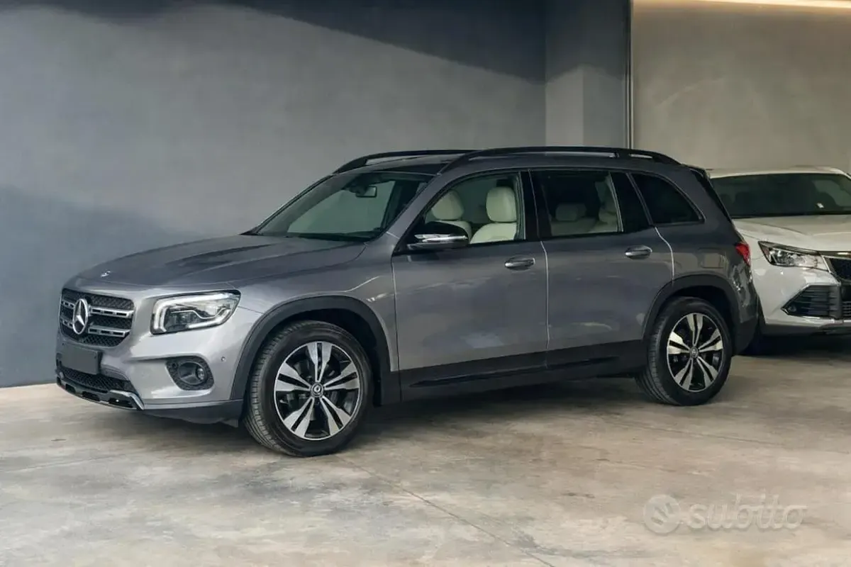Usata Mercedes GLB200 163 CV (119 kW) 2021 Grigio SUV