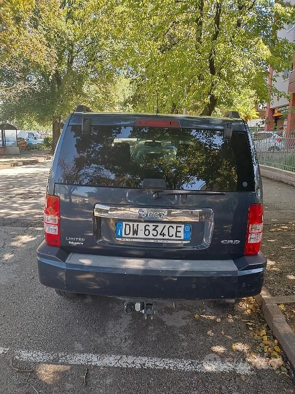 Usata Jeep Cherokee 177 CV (130 kW) 2009 Blu SUV