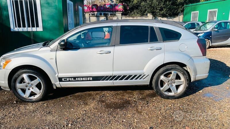 Usata Dodge Caliber SXT 140 CV (102 kW) 2008 Argento Utilitaria