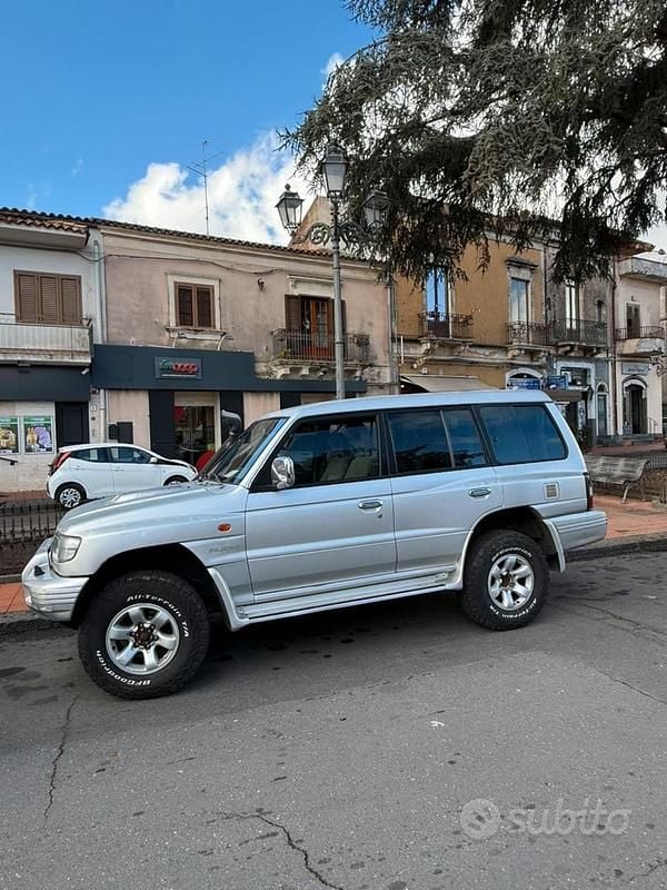 Usata Mitsubishi Pajero 125 CV (91 kW) 1999 Grigio SUV