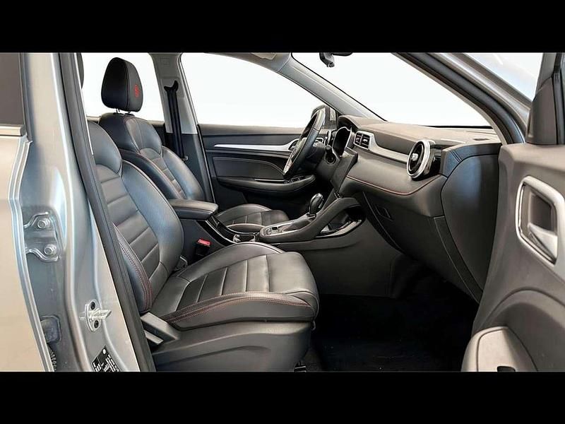 Usata MG ZS Luxury 111 CV (81 kW) 2024 Argento SUV